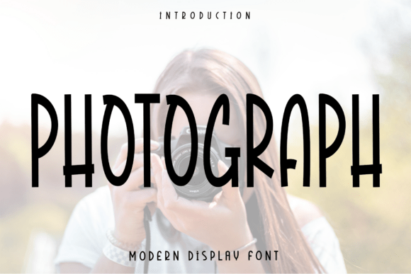 Photograph: A Script Font with Autumnal Sophistication